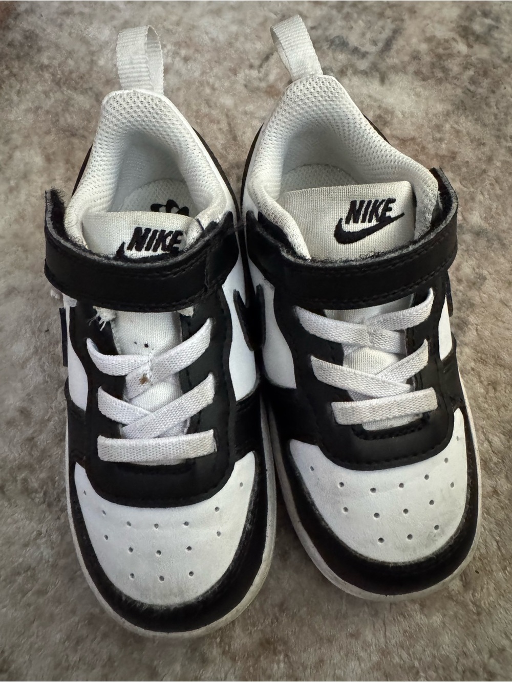 Nike Kids Black and White Low-Top Sneakers with Velcro Strap